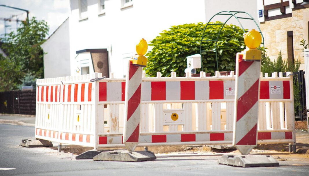 Arbeiten an Kanal und Gleisen führen zu kurzfristigen Straßensperrungen in mehreren Stadtteilen Arbeiten an Kanal und Gleisen führen zu kurzfristigen Straßensperrungen in mehreren Stadtteilen