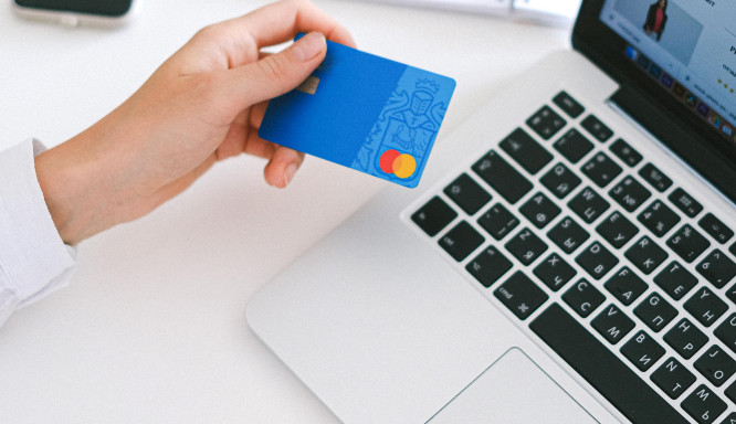 Finanzen im Fokus: Wie Brandenburger bei der Kontoführung bares Geld sparen