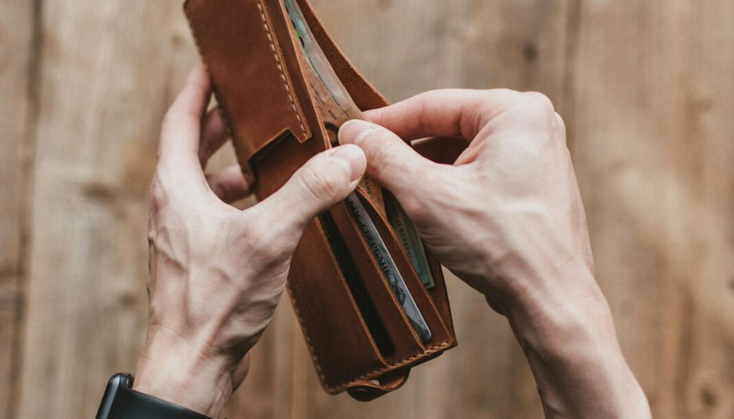 In Cottbus abgegebenes Portemonnaie mit 730 Euro ermöglicht Rückgabe an Eigentümer