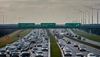 Stau-Gefahr auf Autobahnen in Brandenburg am Tag der Deutschen Einheit