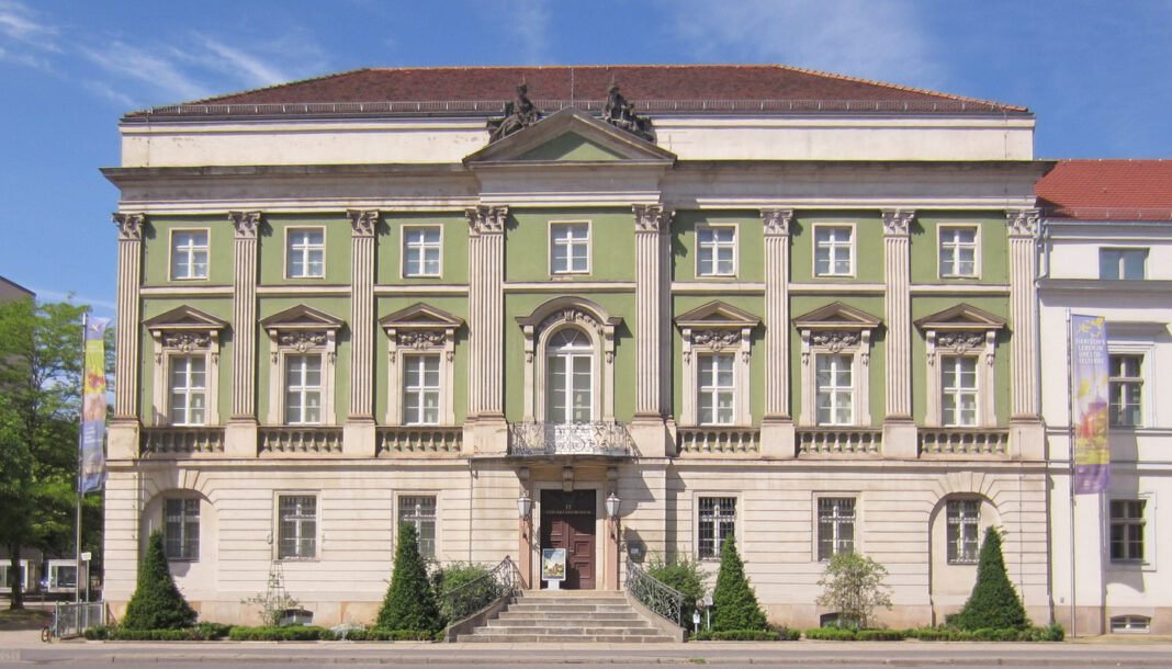 Wie der Wolf nach Brandenburg zurückkehrte: Vortrag im Naturkundemuseum Potsdam Wie der Wolf nach Brandenburg zurückkehrte: Vortrag im Naturkundemuseum Potsdam